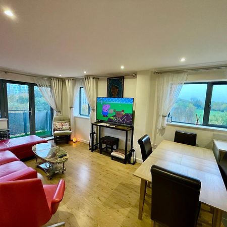 Luxury 2 Bedroom Apartment- Lake View - Free Parking - Wembley Stadium 5Km Лондон Экстерьер фото