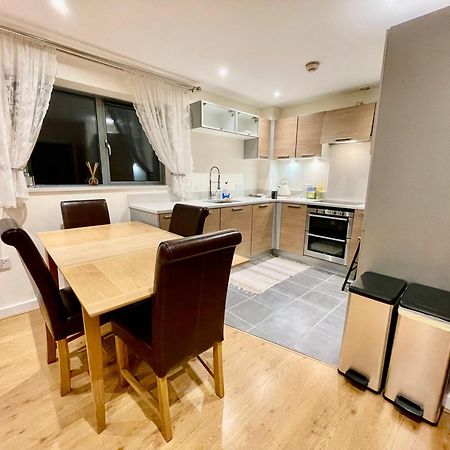 Luxury 2 Bedroom Apartment- Lake View - Free Parking - Wembley Stadium 5Km Лондон Экстерьер фото