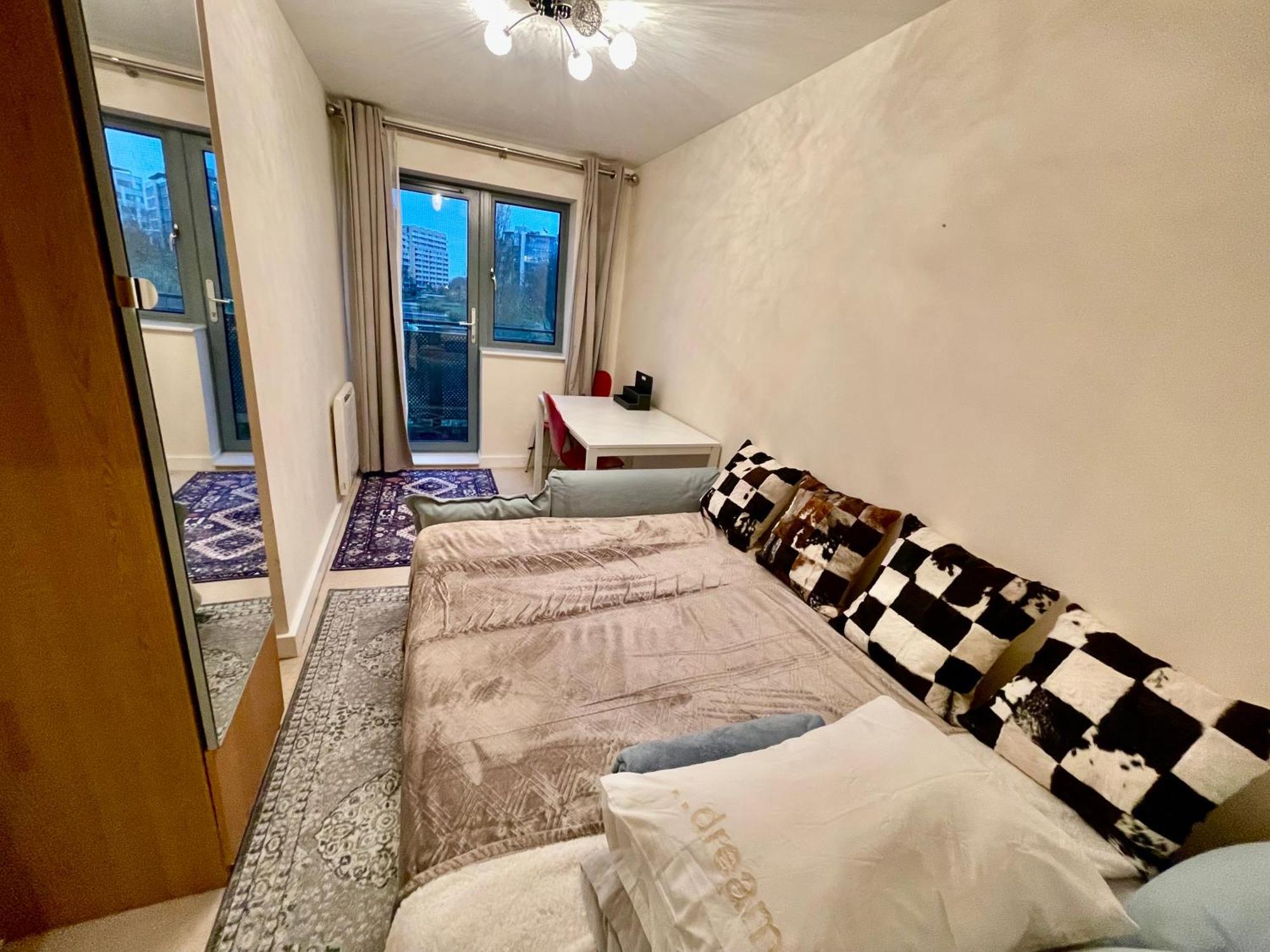 Luxury 2 Bedroom Apartment- Lake View - Free Parking - Wembley Stadium 5Km Лондон Экстерьер фото