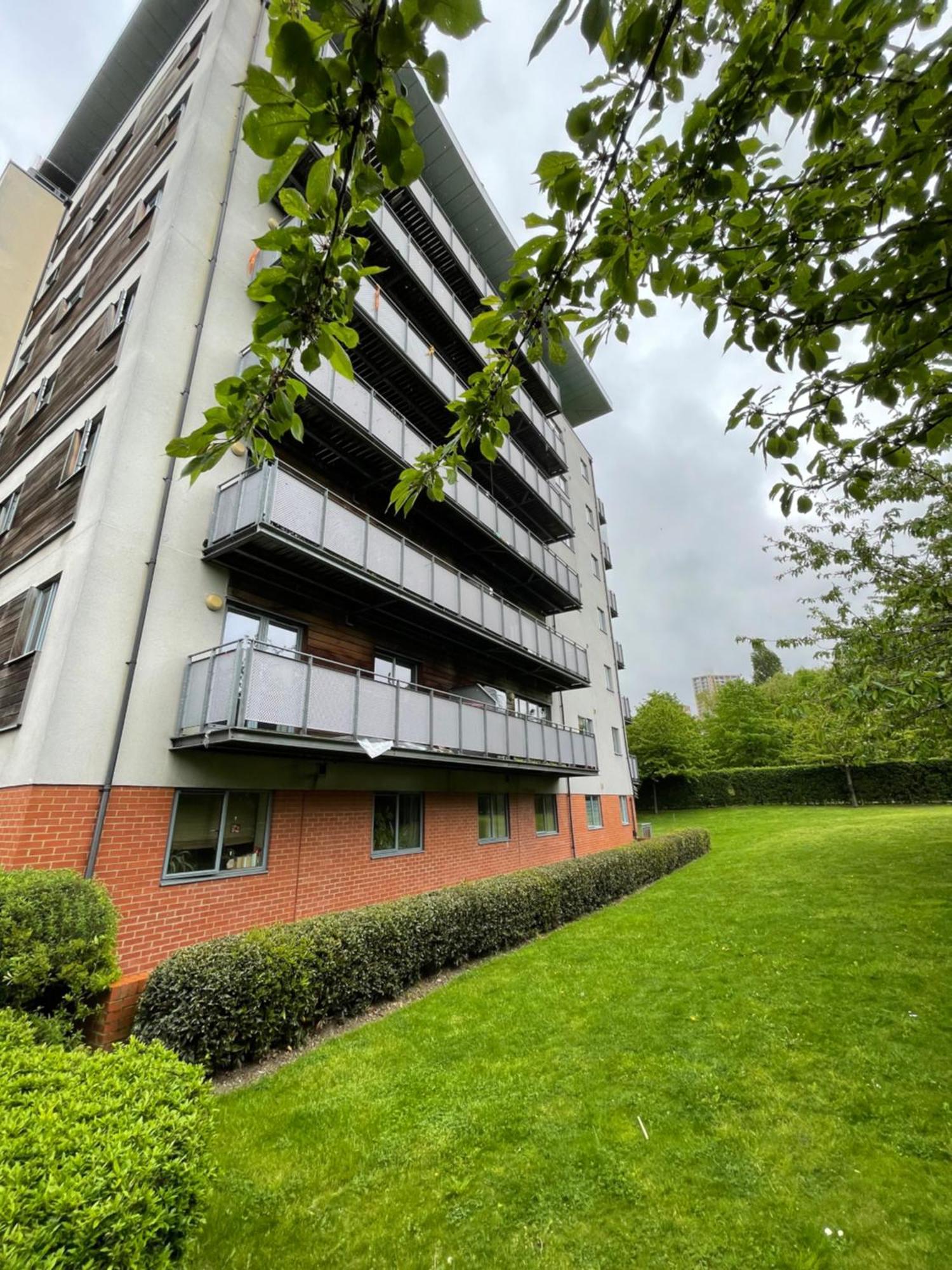 Luxury 2 Bedroom Apartment- Lake View - Free Parking - Wembley Stadium 5Km Лондон Экстерьер фото