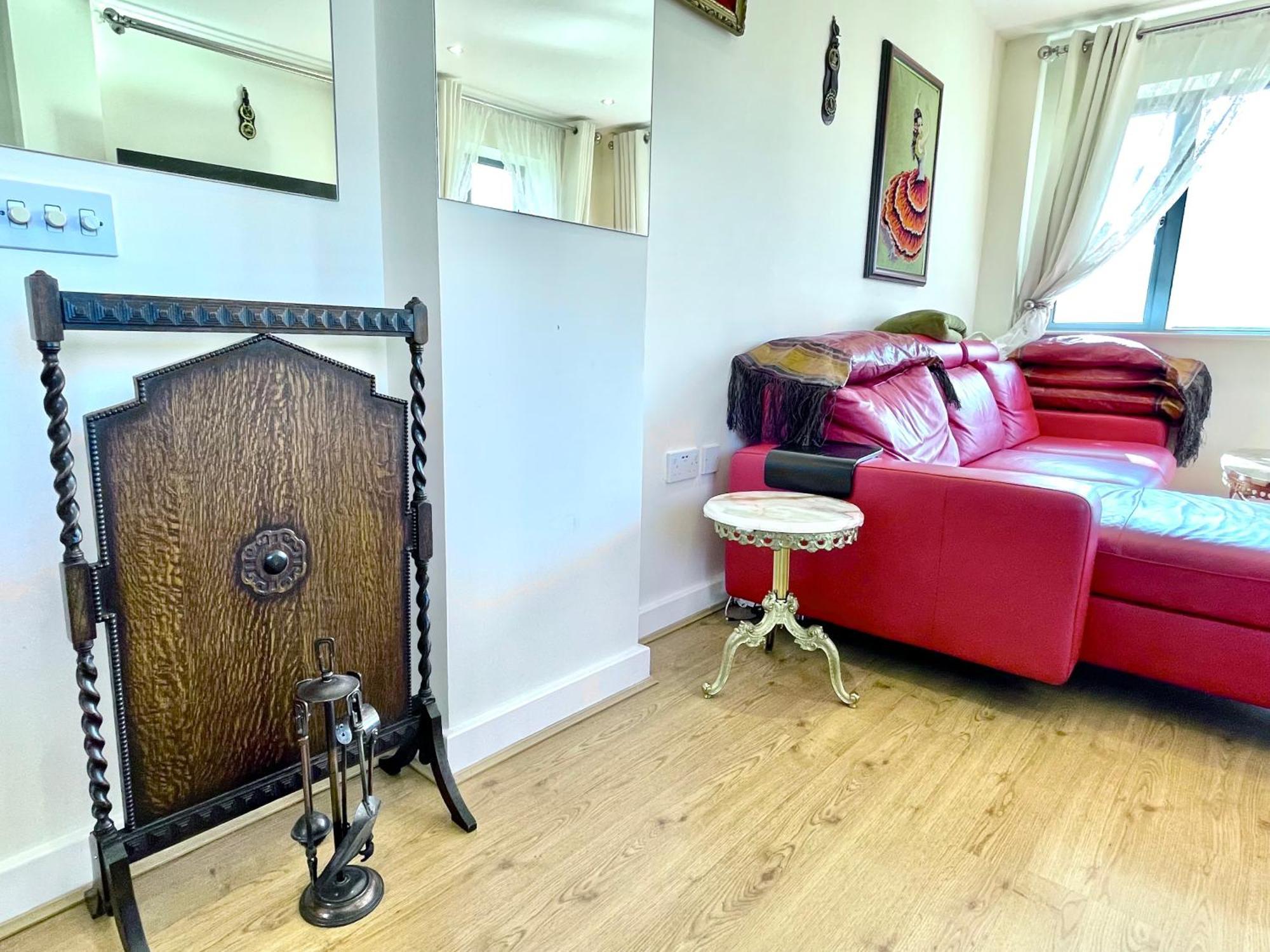Luxury 2 Bedroom Apartment- Lake View - Free Parking - Wembley Stadium 5Km Лондон Экстерьер фото